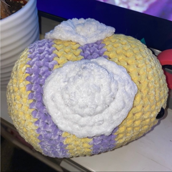 Bumble bee - Picture 2 of 4